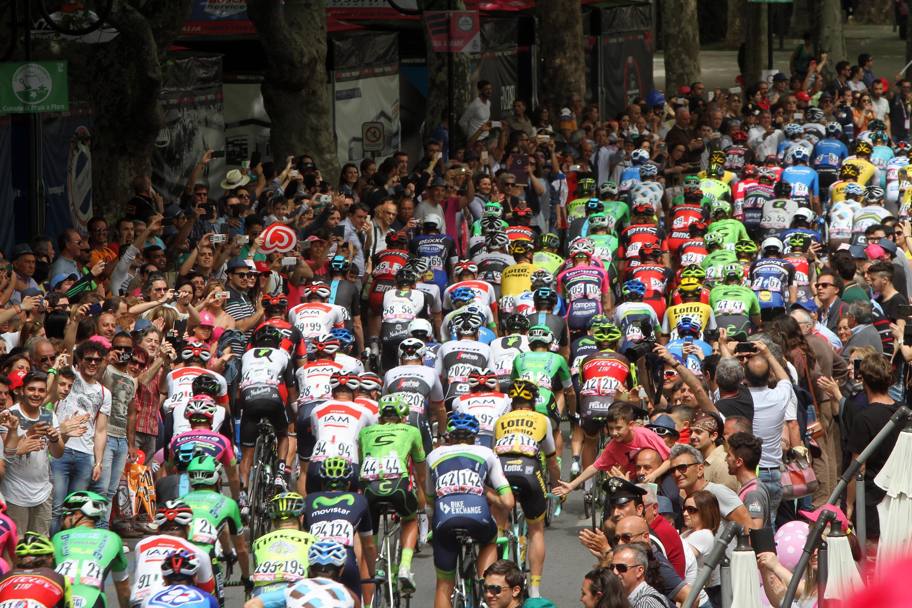 La quinta tappa, di 233 chilometri, era anche la seconda pi lunga del Giro, al via da Praia a Mare, in provincia di Cosenza. Ansa 